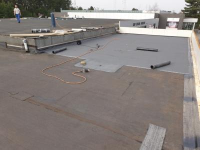 Renovatie plat dak tijdens werkzaamheden